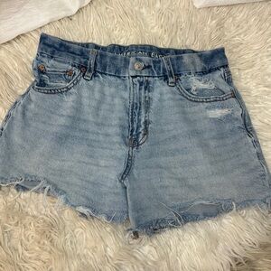 AMERICAN EAGLE CURVY SHORTS